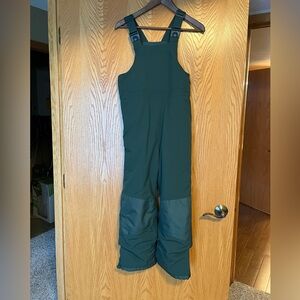 All in Motion snow pants. Evergreen color. Size: Large. Side zipper entrance.